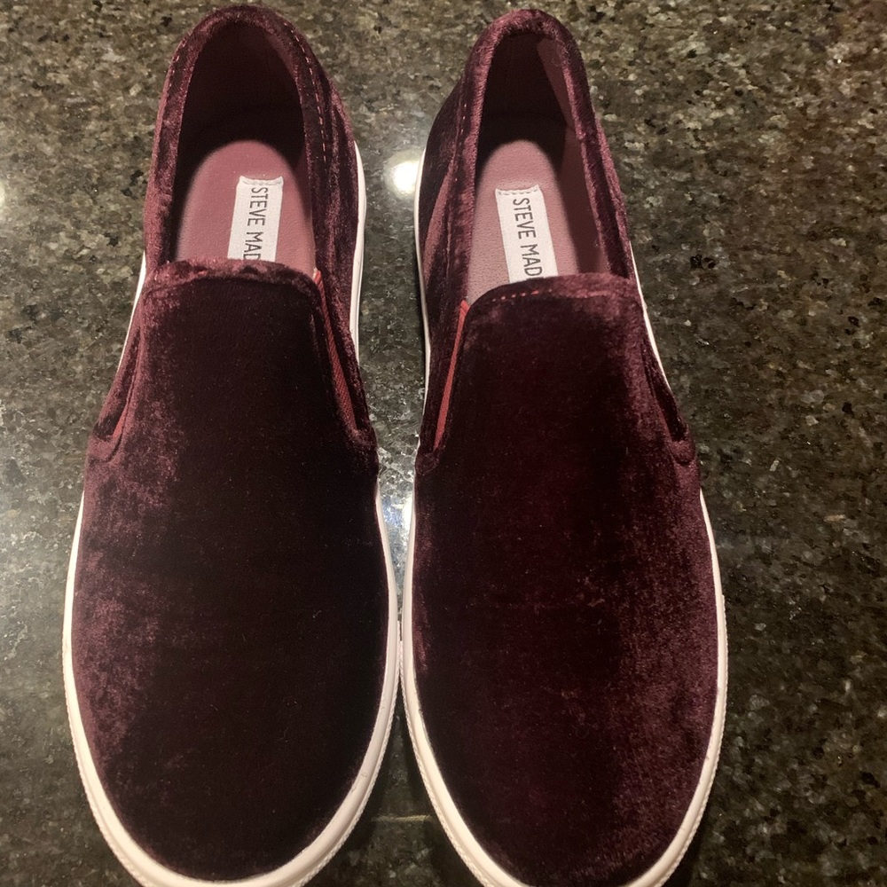 Steve Madden velvet slip on shoes